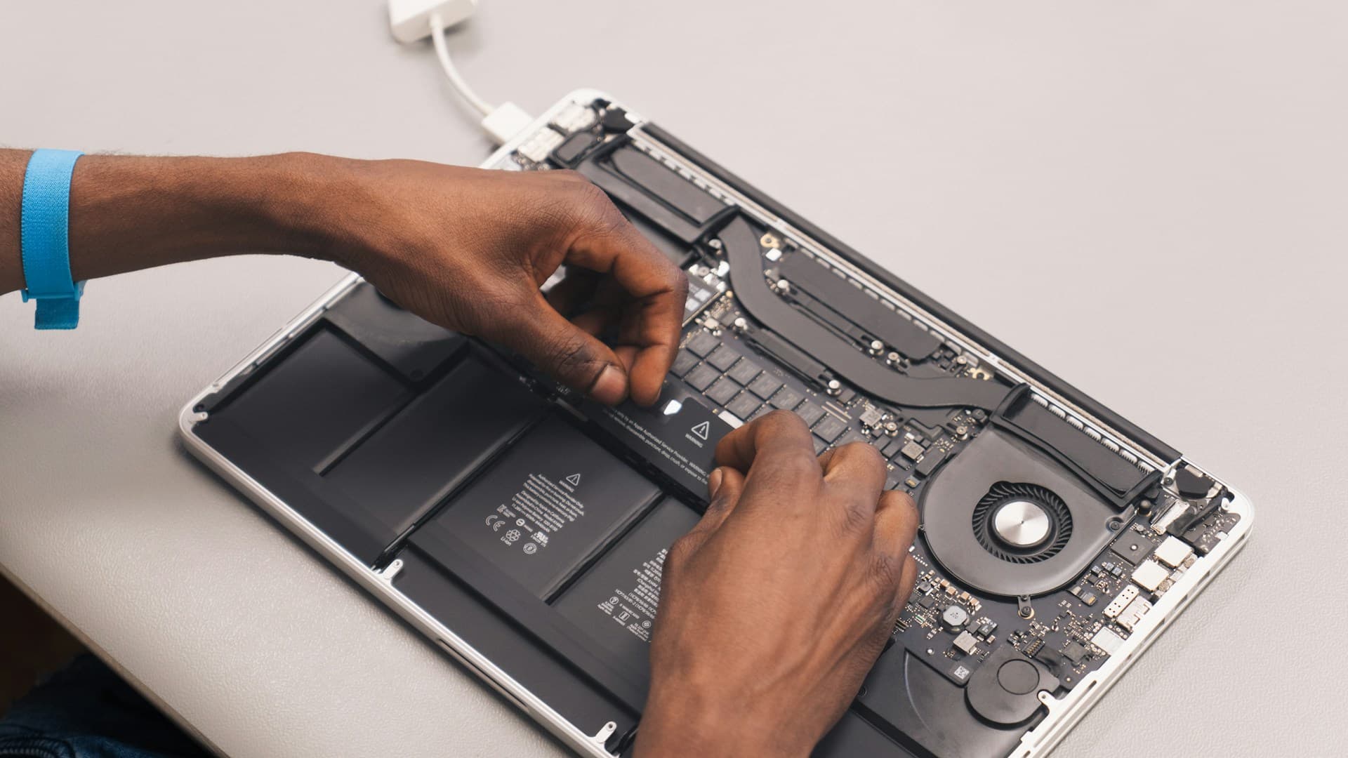 Laptop Battery Installation